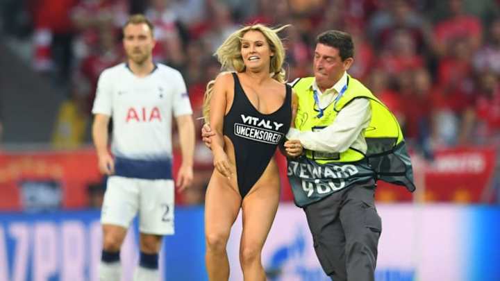 La modelo que saltó en la final de la Champions lo intentó en la Copa América sin suerte