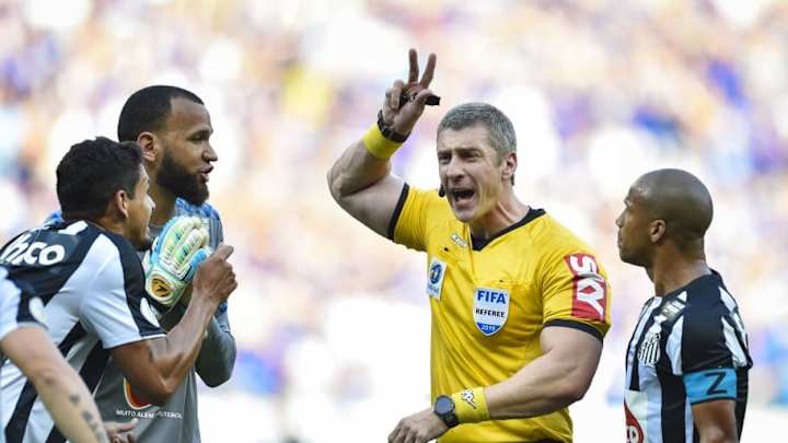 Histórico: un árbitro paró un partido en Brasil por cantos homofóbicos