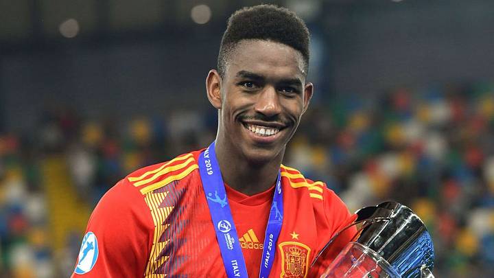 Barcelona Lodge Final Player Plus Cash Offer for Real Betis' Junior Firpo Before Turning to Plan B