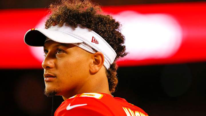 Chiefs' Patrick Mahomes Limps Off of Field With Ankle Injury, Returns After Big Hit