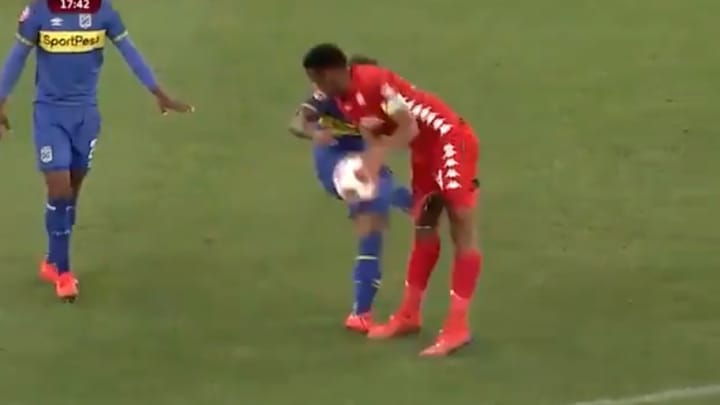 VIRAL | Perdió la cabeza y dio la vuelta al mundo con grosera patada