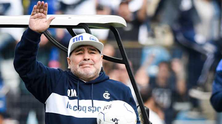 Gimnasia Unveils Diego Maradona as Thousands Attend Official Presentation Gimnasia Unveils Diego Maradona as Thousands Attend Official Presentation