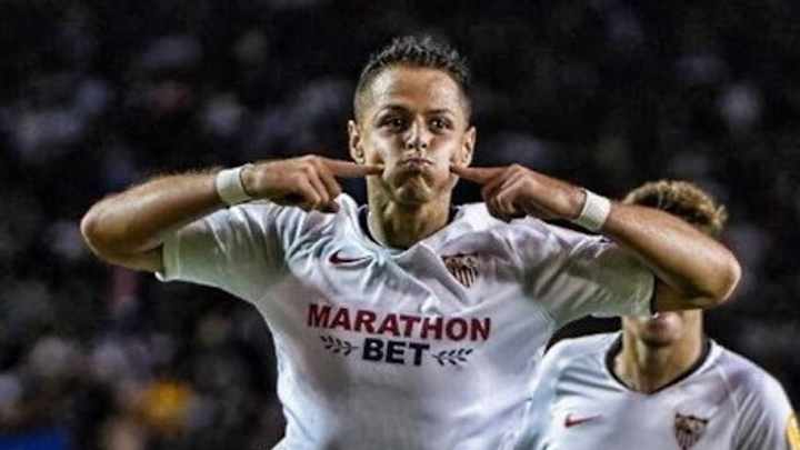 ​El significado de la celebración de 'Chicharito' tras anotar con el Sevilla