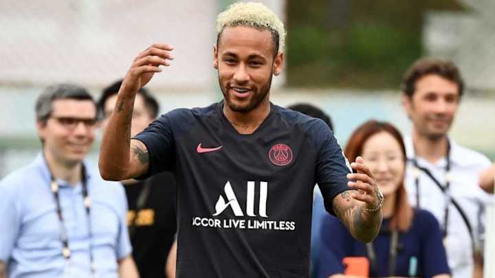Los futbolistas culés presionan a Neymar para que elija al FC Barcelona