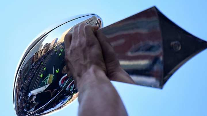 Patriots asistieron al partido de los New England Revolutions para presumir su trofeo