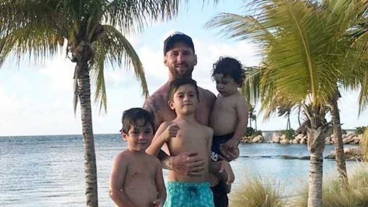 El permitido de Lionel Messi: se tomó una cerveza en la playa e hizo explotar las redes