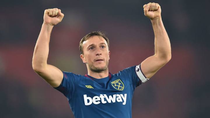 Mark Noble Reveals Leadership Advice He Gave Javier Hernandez Ahead of Crucial Run of Games Mark Noble Reveals Leadership Advice He Gave Javier Hernandez Ahead of Crucial Run of Games