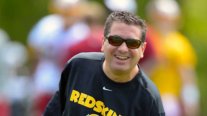 Weekend Hot Clicks: Pacquiao vs. Broner, Dan Snyder's Yacht Weekend Hot Clicks: Pacquiao vs. Broner, Dan Snyder's Yacht