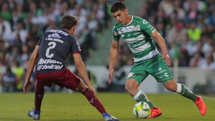 Chivas estaría negociando con Santos Laguna el fichaje de Jesús Angulo