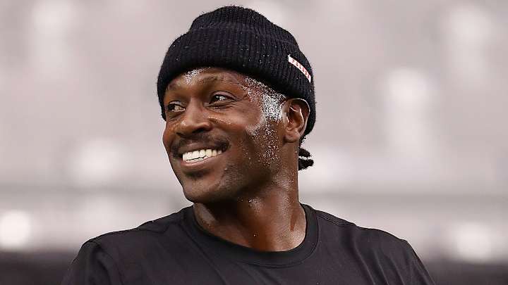 Patriots Take a Risk on Signing Antonio Brown Because They Can Patriots Take a Risk on Signing Antonio Brown Because They Can