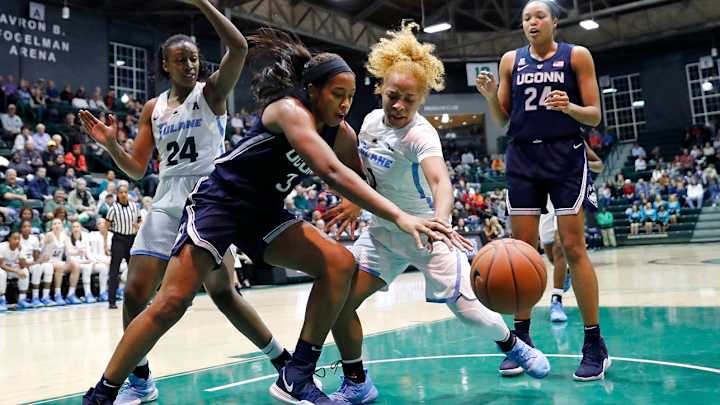 UConn's Walker First DI Player to Outscore Entire Opposing Team in Conference Game Since 2002