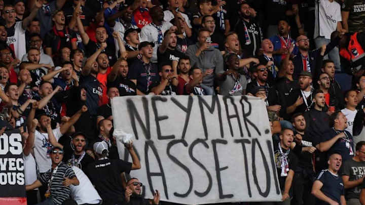 VÍDEO | Los duros cánticos de toda la afición del PSG contra Neymar: "Hijo de pu**"