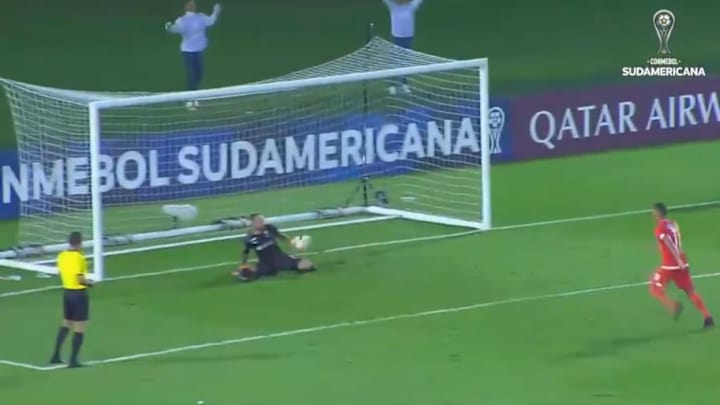 Lo botaron de su club por cobrar un penal a lo Panenka y fallar