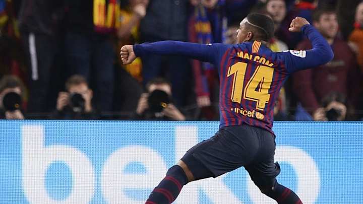 Malcom está adelantando a Coutinho por la derecha Malcom está adelantando a Coutinho por la derecha