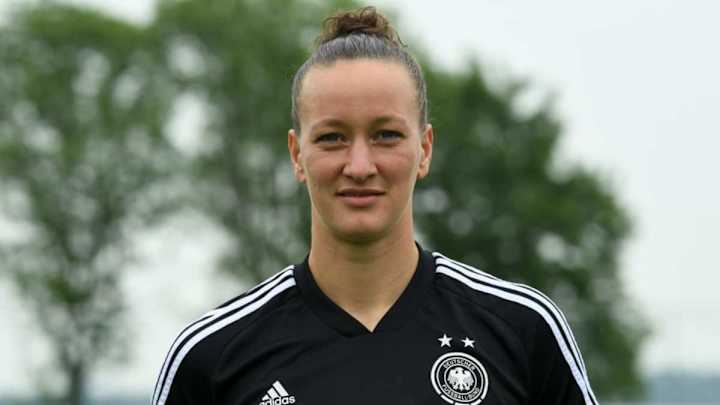 Germany Star Almuth Schult Discusses 2019 World Cup, Women Goalkeepers, Male Comparisons & Revenue Germany Star Almuth Schult Discusses 2019 World Cup, Women Goalkeepers, Male Comparisons & Revenue