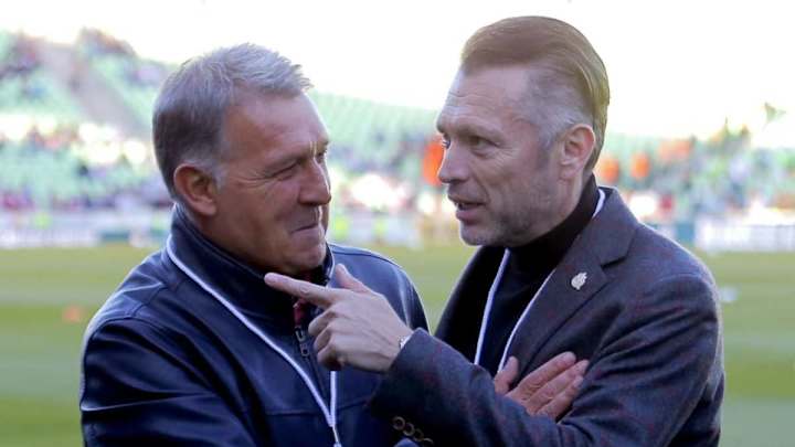 El motivo del despido de Higuera habría sido no renovar los derechos de transmisión en Chivas