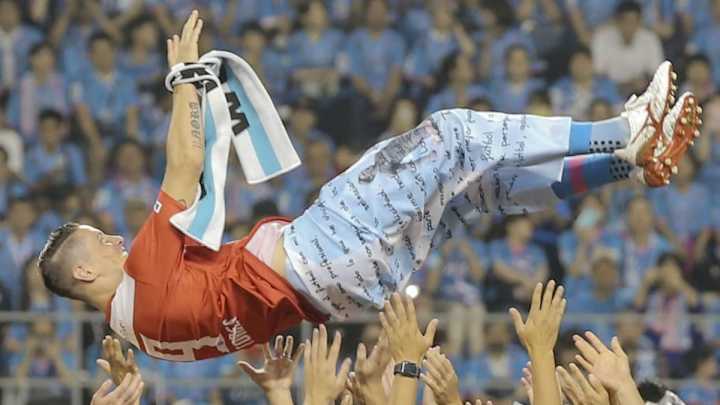 Fernando Torres Officially Retires From Football After Taking on Andres Iniesta in Final Game