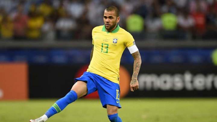 Dani Alves: “El árbitro estaba más nervioso que nosotros”