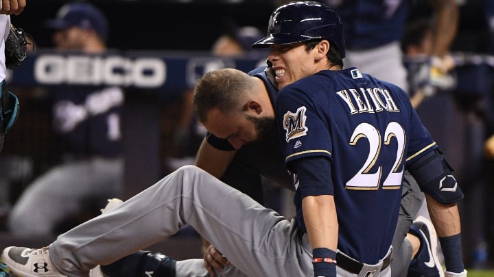 Report: Christian Yelich Won't Require Surgery on Fractured Right Kneecap