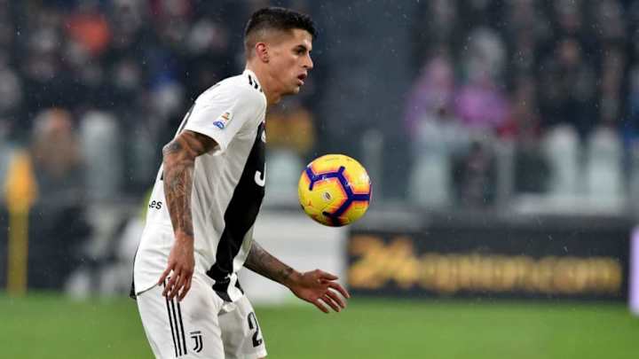 Man Utd Look to Juventus Right-Back Joao Cancelo as Replacement for Antonio Valencia