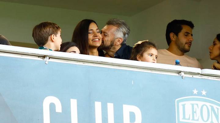 José Luis Higuera acude al León - América en el Nou Camp
