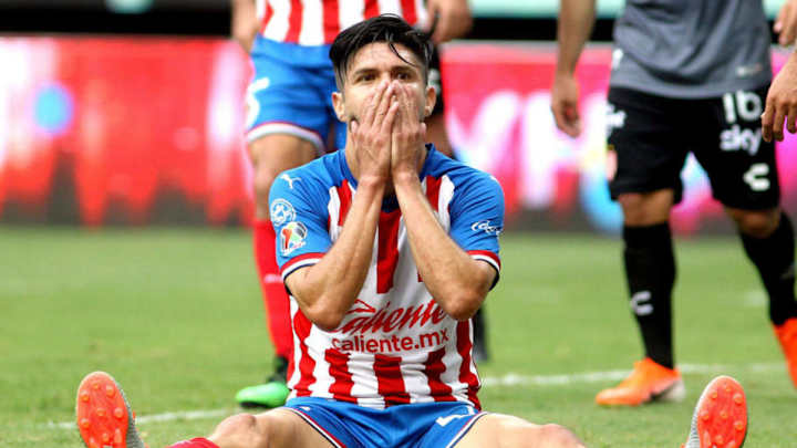 SIN GASOLINA | Oribe Peralta eligió el peor momento para llegar al Guadalajara