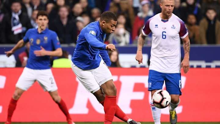 VÍDEO | El impecable taconazo de Mbappé para asistir a Griezmann en el cuarto gol de Francia