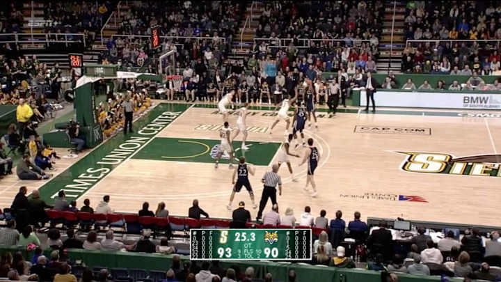 Quinnipiac Guard Cameron Young Scores 55 Points in Triple-Overtime Win Over Siena