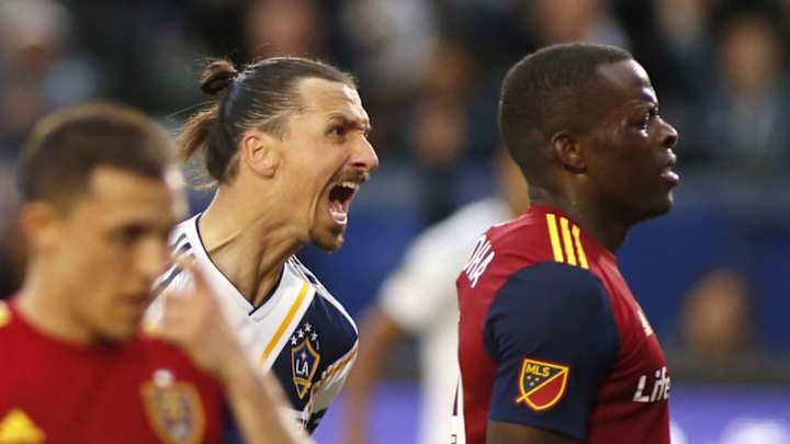 VIDEO: Zlatan discutió con defensa del del ​Real Salt Lake y la pelea siguió en el vestuario