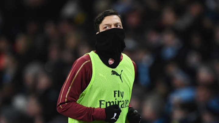 Arsene Wenger Digs Out 'Comfortable' Mesut Özil as Arsenal's Struggles Continue
