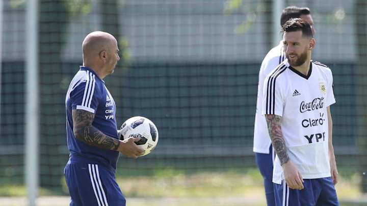 Sampaoli: “Al argentino le cuesta disfrutar de Messi como lo hace el hincha del Barcelona”