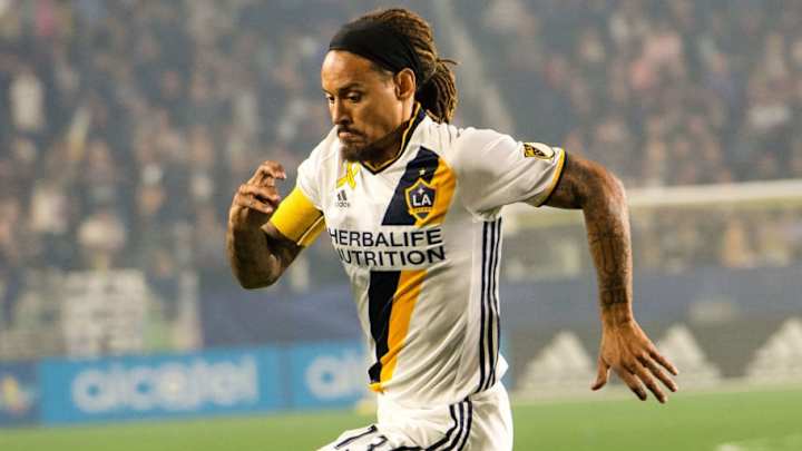 A ex jugador de la MLS y de la selección USA le dieron orden de restricción por acosar a su esposa A ex jugador de la MLS y de la selección USA le dieron orden de restricción por acosar a su esposa