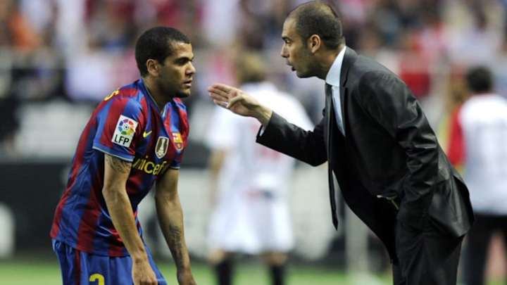 El día que Dani Alves se atrevió a corregir a Guardiola con Messi... ¡y Pep le dio la razón!