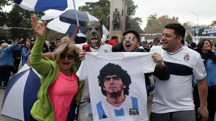 Histórica recibida a Diego Maradona en el estadio de Gimnasia La Plata