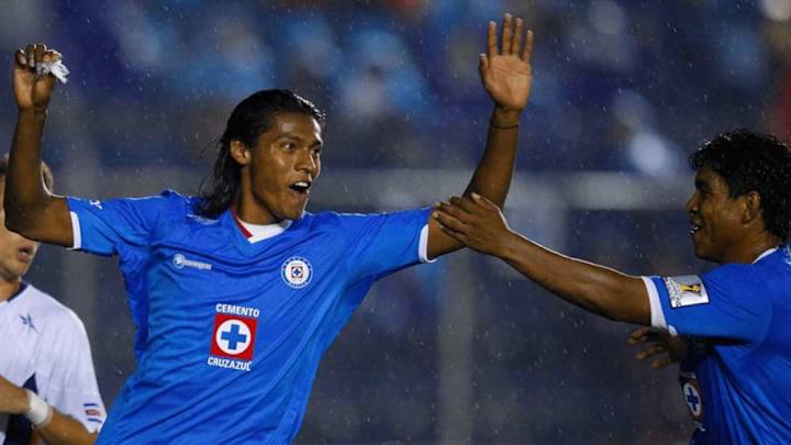Joel Huiqui ilusiona en las fuerzas básicas de Cruz Azul