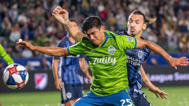 Ibrahimovic Scores Twice as 10-Man Galaxy Tie Sounders
