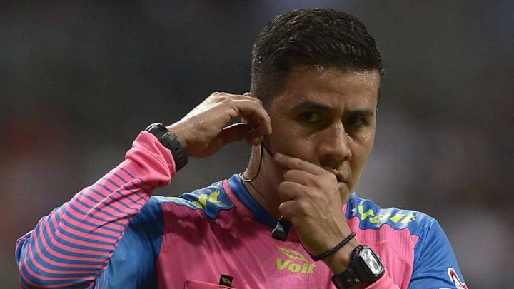 ​Los árbitros del VAR se comunican entre ellos… ¡por WhatsApp!