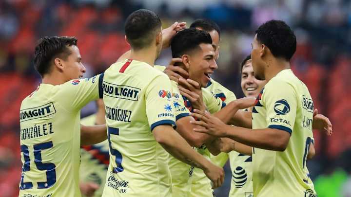 José Ángel López de 20 años, hace su debut con el América y anota gol en el primer balón que toca
