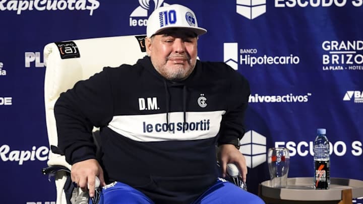 Las medidas 'a lo Bilardo' que tomó Maradona en el vestuario de Gimnasia para obtener resultados