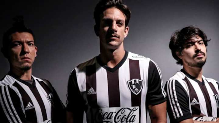 León y Pachuca responden al 'Trolleo' de Club de Cuervos