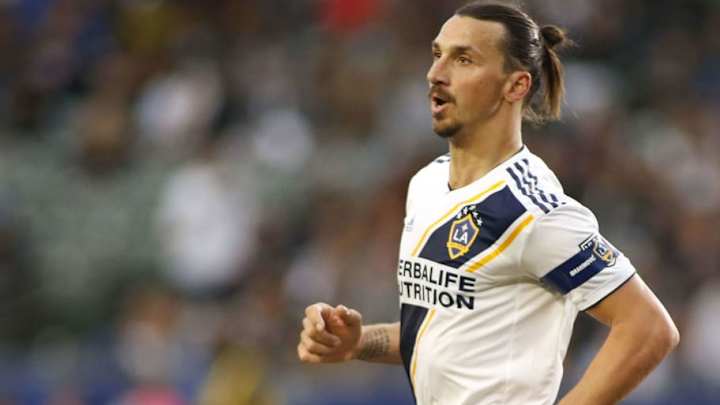 Zlatan Ibrahimovic menosprecia a un reportero mexicano Zlatan Ibrahimovic menosprecia a un reportero mexicano