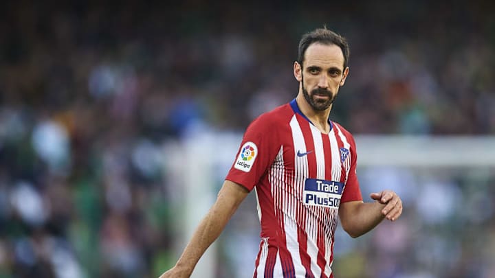 Los 3 laterales que suenan para suplir a Juanfran en el Atlético de Madrid