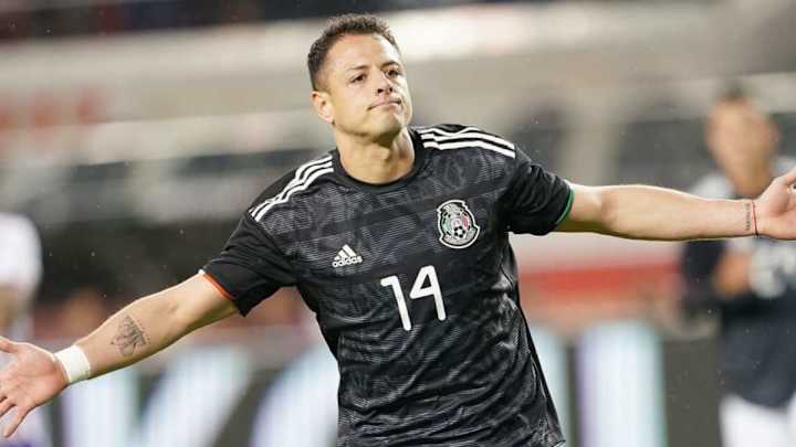 Chicharito se ha vuelto un ejemplo en la cancha y en la vida Chicharito se ha vuelto un ejemplo en la cancha y en la vida