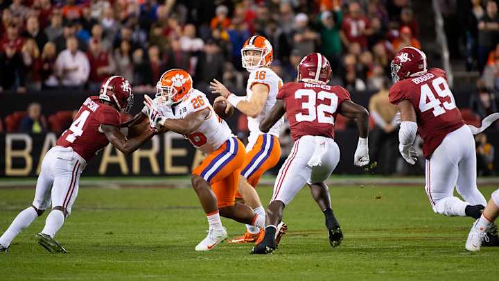 Sportsbooks Split on Clemson, Alabama as National Championship Favorites
