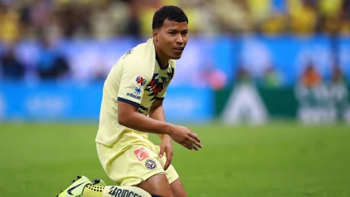 Roger Martínez voló a Colombia por problemas con la pensión alimentaria con la madre de su hija