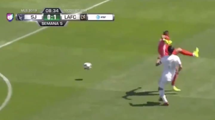 VIDEO: Gol de Carlos Vela tras aprovechar un terrible error del portero de Earthquakes