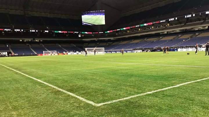 'Tata' Martino y Gerardo Torrado se molestan por el estado de la cancha para el partido de México