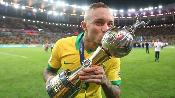 Arsenal Medical Team 'Arrive in Brazil' as Everton Soares Deal Gathers Pace