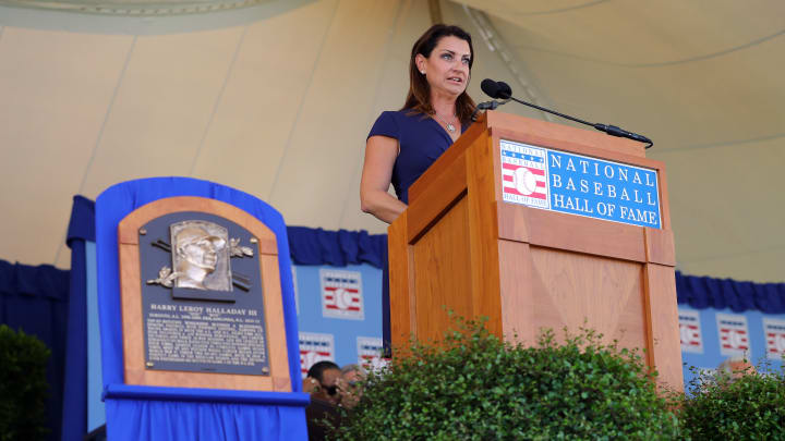 Brandy Halladay Gives Emotional Speech for Late Husband Roy at Hall of Fame Induction Brandy Halladay Gives Emotional Speech for Late Husband Roy at Hall of Fame Induction