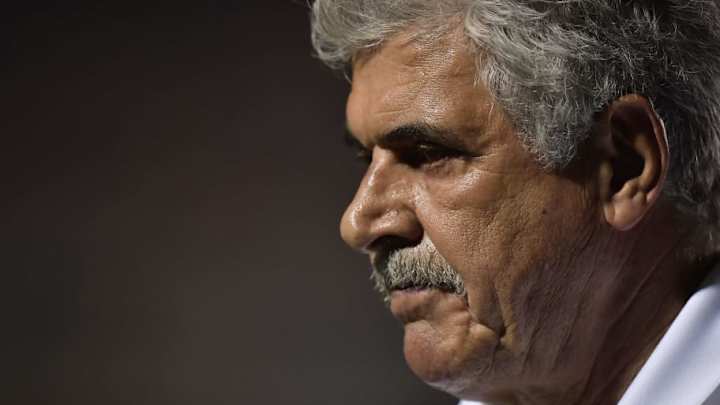 El Tuca tiene una mesa para él solo en el fútbol Mexicano El Tuca tiene una mesa para él solo en el fútbol Mexicano